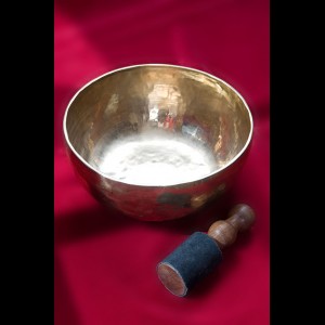 Bol chantant avec b&acirc;ton de bois recouvert de cuir