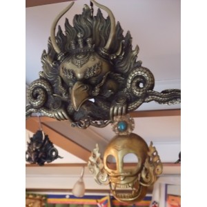 Masque en m&eacute;tal de Garuda