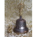 Cloche traditionnelle en m&eacute;tal, et Dordjee